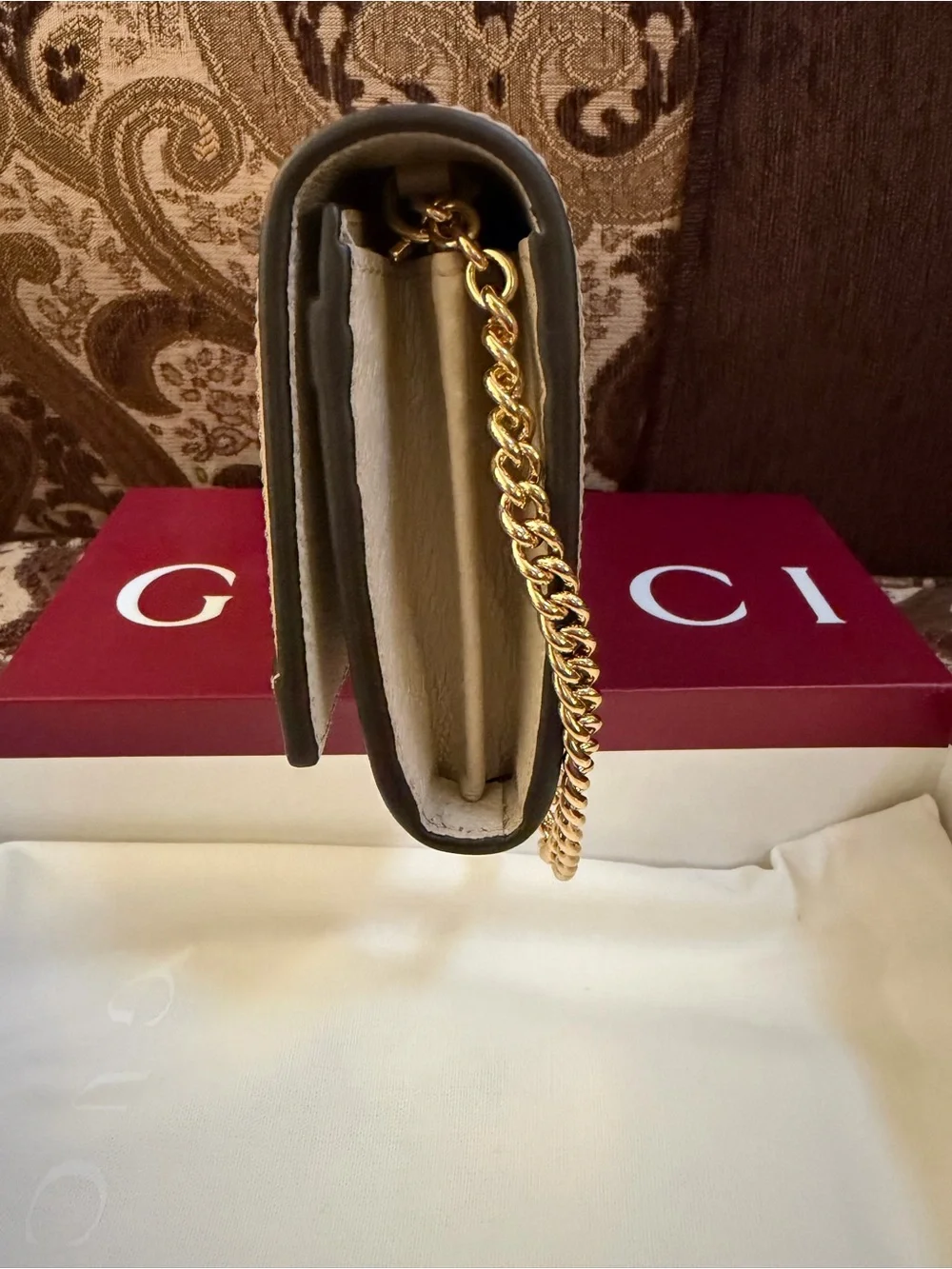 Gucci Orphidia Beige GG Supreme Wallet-On-Chain with Green and Red Web Stripe